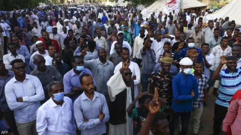 السودان.. الأمن يطلق الغاز المسيل والمحتجون يواصلون التصعيد
