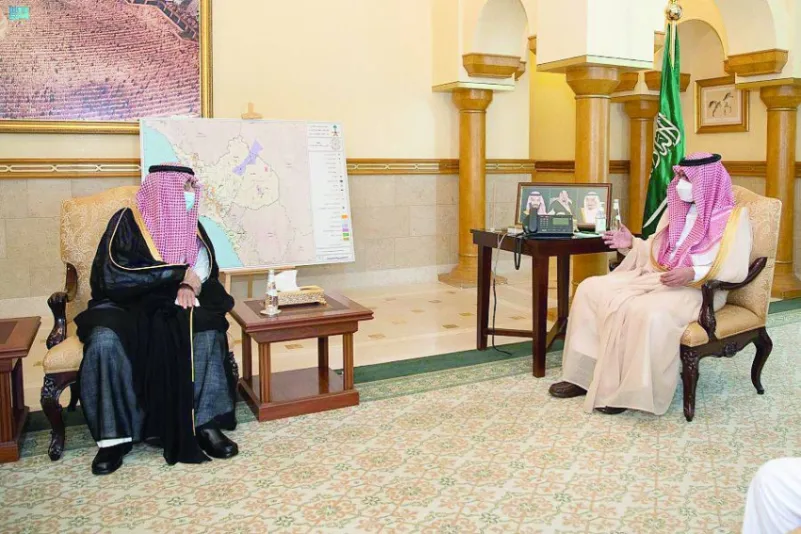 أمير مكة بالنيابة يطلع على برامج نشر الوعي العمراني