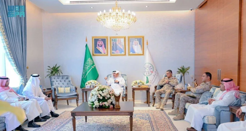 مساعد وزير الدفاع للشؤون التنفيذية يزور الملحقية العسكرية في أبوظبي