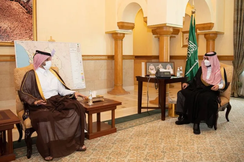 الأمير بدر بن سلطان يستقبل القنصل العام لدولة قطر