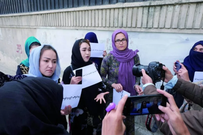 أفغانيات يصرخن في كابول احتجاجا على «صمت» الغرب