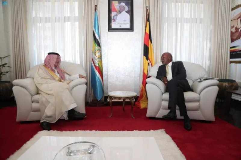 رئيس جمهورية أوغندا يستقبل وزير الدولة للشؤون الأفريقية