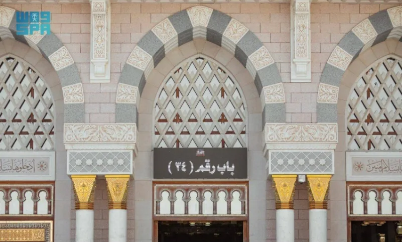 شاشات إلكترونية بعدة لغات لتسهيل وصول قاصدي المسجد النبوي