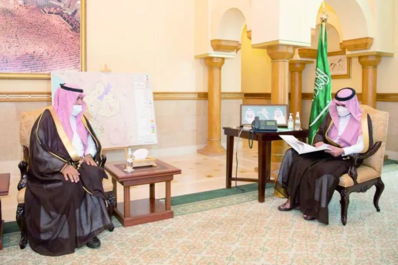 نائب أمير مكة يتسلم التقرير السنوي للأحوال المدنية
