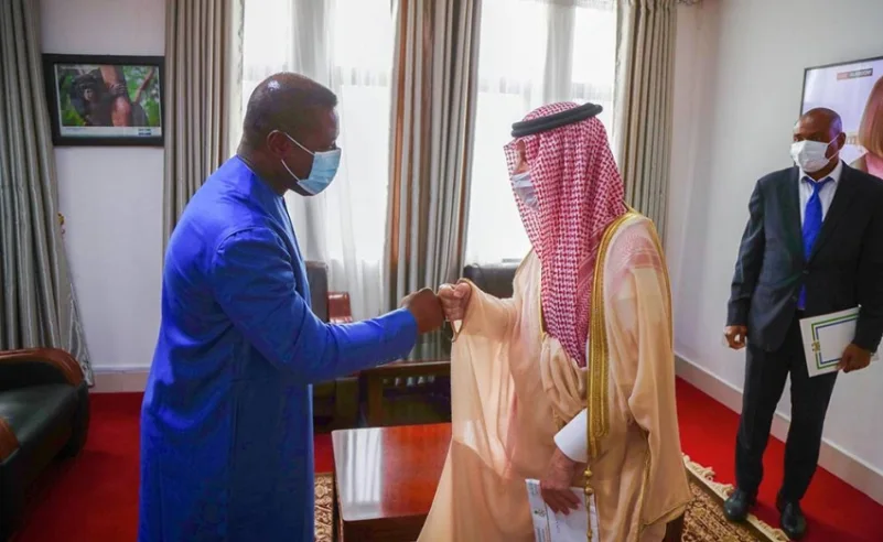 قطان يلتقي وزير العلاقات الخارجية في سيراليون