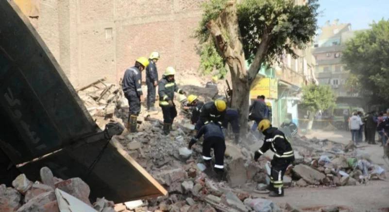 مصرع 3 أفراد من عائلة واحدة في انهيار مبنى بالقاهرة