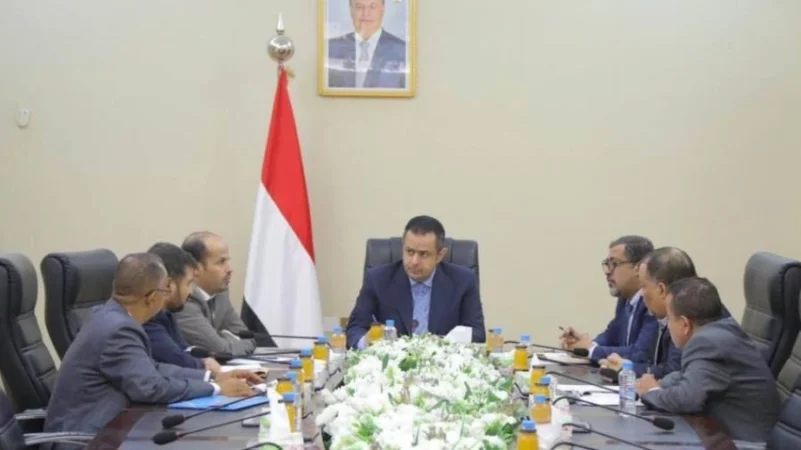 رئيس الحكومة اليمنية يؤكد التصدي لحالات الفساد