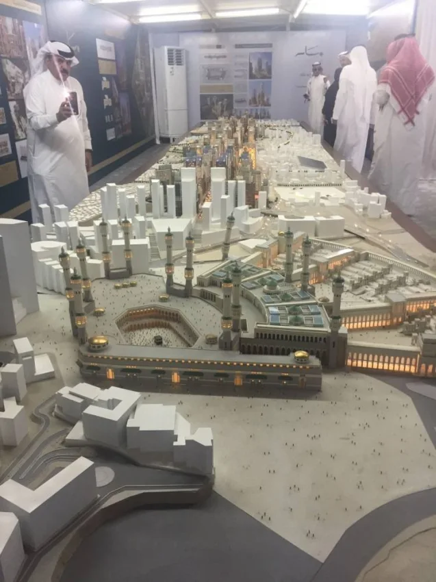 وفد هيئة صحفيي مكة يطلع على مراحل مشروع الـ100 مليار ريال