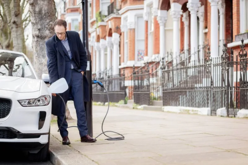 نقاط شحن السيارات الكهربائية إلزامية في المنشآت الجديدة في بريطانيا