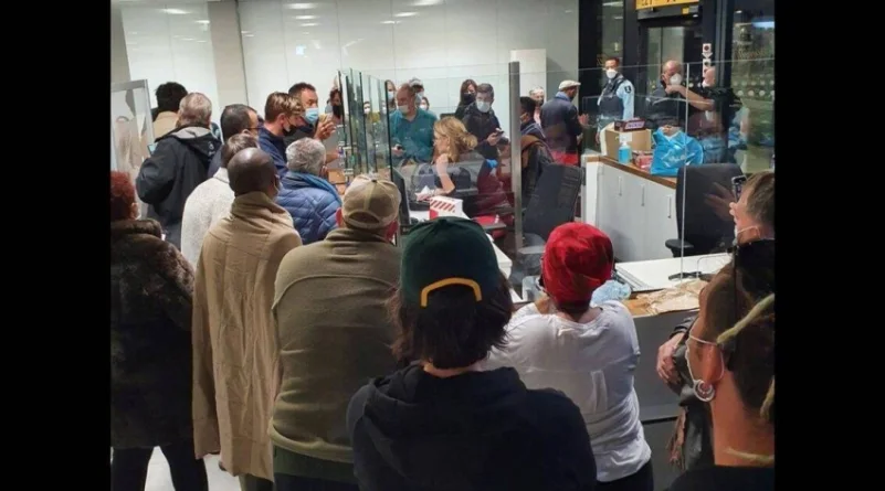 هولندا: رصد 61 إصابة بكورونا على متن رحلتين من جنوب أفريقيا