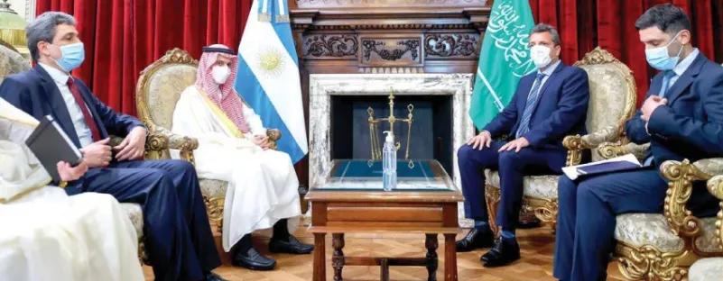 وزير الخارجية يستعرض العلاقات مع رئيس مجلس النواب الأرجنتيني