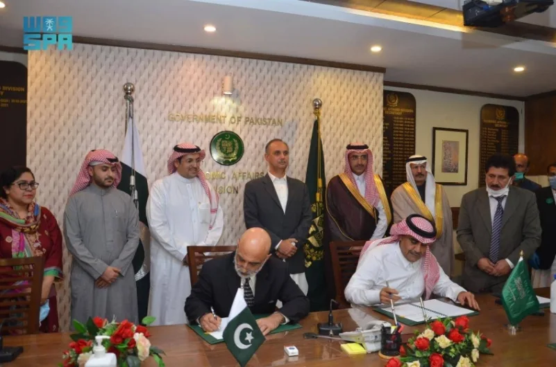 "السعودي للتنمية" يوقع اتفاقيتين مع حكومة باكستان بقيمة 4.2 مليارات دولار