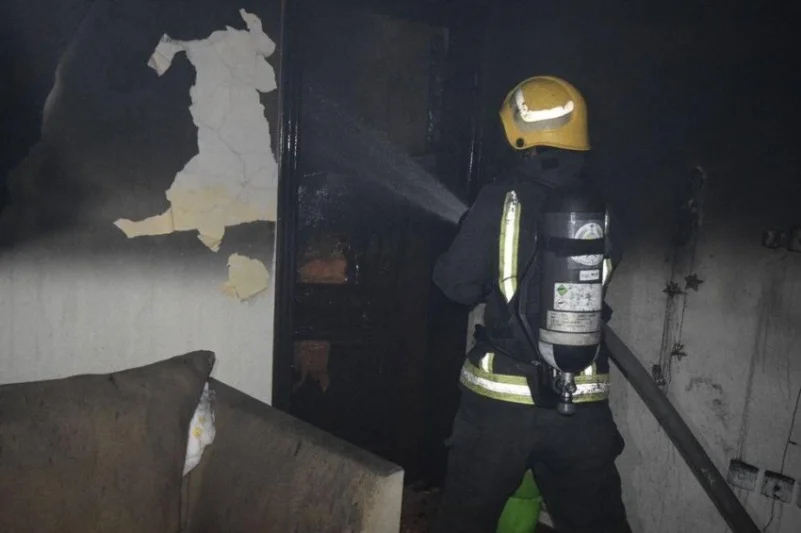 "مدني جدة" يخمد حريقاً اندلع في شقة سكنية
