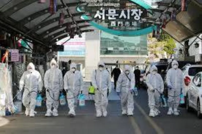 كوريا الجنوبية تفرض قيودا أكثر صرامة مع تجاوز الحالات الحرجة الألف حالة لأول مرة