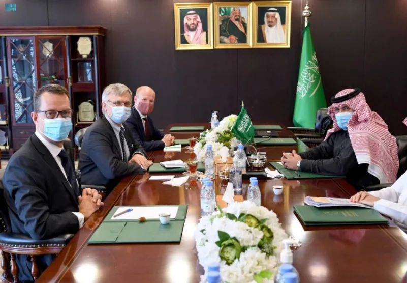 آل جابر يبحث مع دبلوماسيين سويديين خطوات الحل السياسي لأزمة باليمن