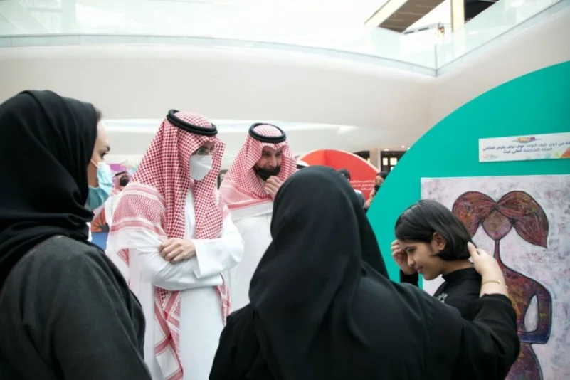 الأمير سعود بن جلوي يفتتح معرض "ريشة طيف" لذوي اضطراب طيف التوحد