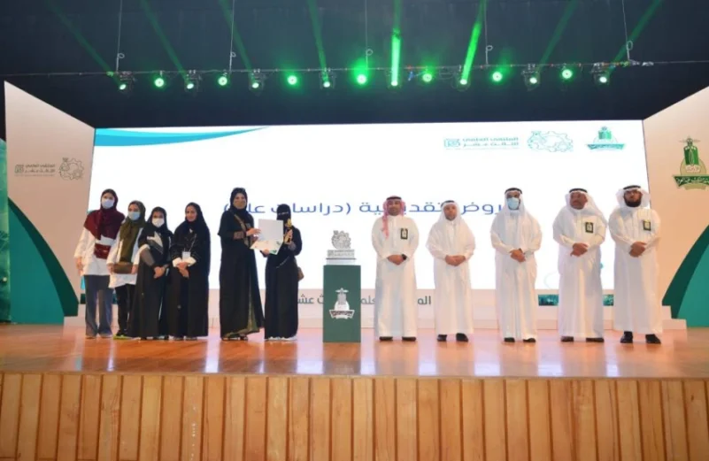 اليوبي يكرم الفائزين والفائزات في الملتقى العلمي 13 لطلبة جامعة الملك عبد العزيز