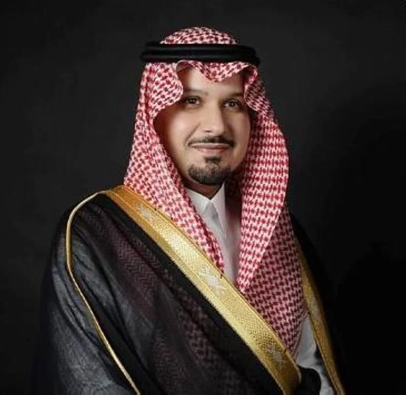 سعود بن عبدالرحمن يعزّي وكيل جامعة الحدود الشمالية في وفاة والدته