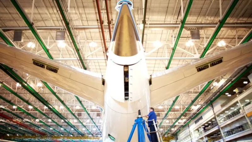 "بوينغ" تسلم أول طائراة 787 Dreamliner