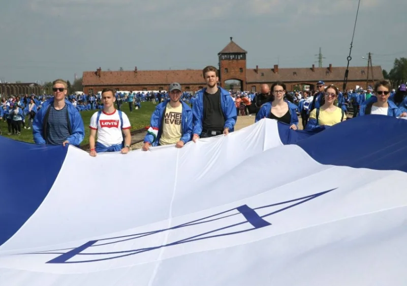 قانون وضعته بولندا اغضب اسرائيل.. إلغاء زيارة 40 ألف طالب يهودي