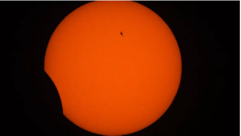 بالفيديو.. كيف ترى كسوف الشمس من المريخ ؟