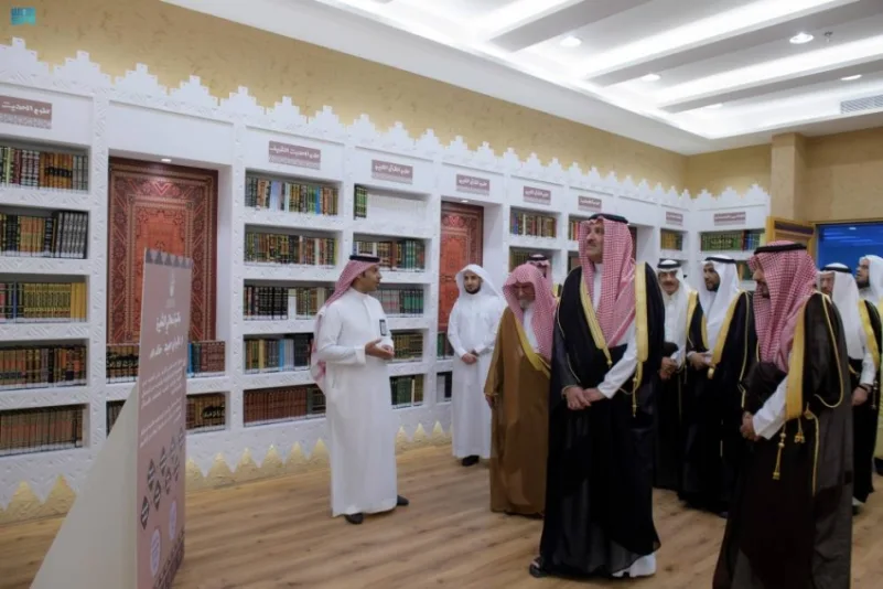 أمير المدينة المنورة يدشن مكتبة الشيخ صالح بن حميد