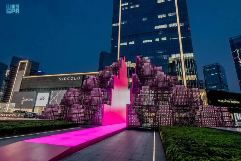 "بوابة الشرق" .. عمل فني سعودي يتوسّط ساحة مهرجان ثقافي وفني في الصين