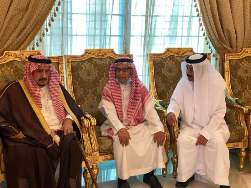 أمير الرياض يعزي أسرة أبوملحه