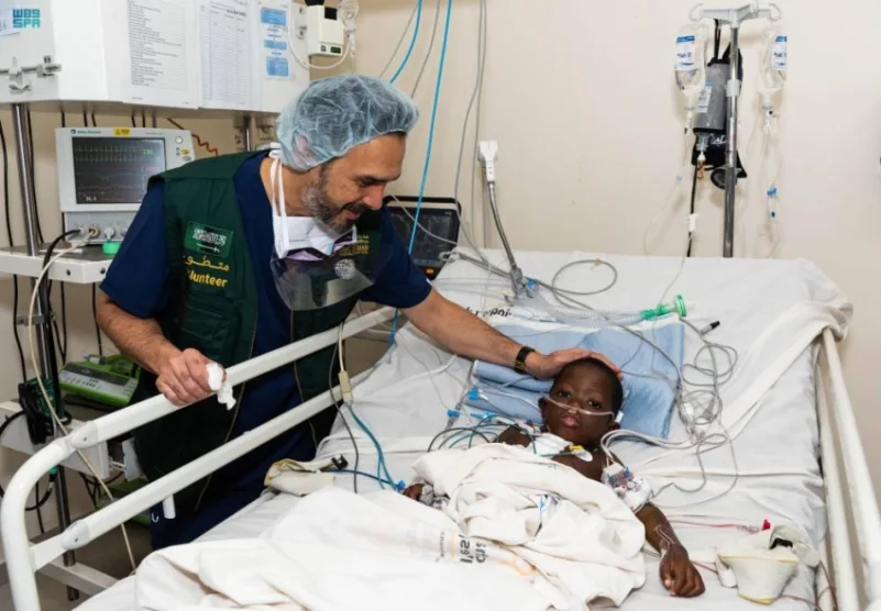 "سلمان للإغاثة" يُدشِّن برنامجًا طبيًا بمالي