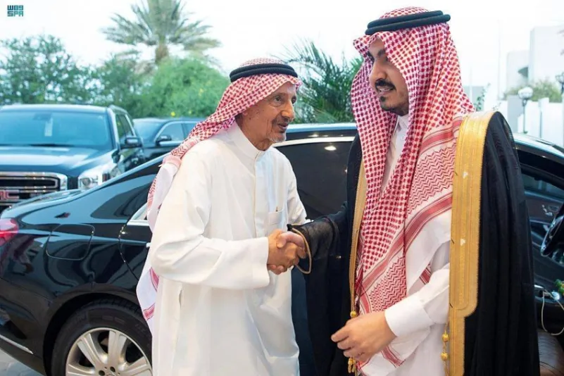 نائب أمير مكة يعزي أسرة بن لادن