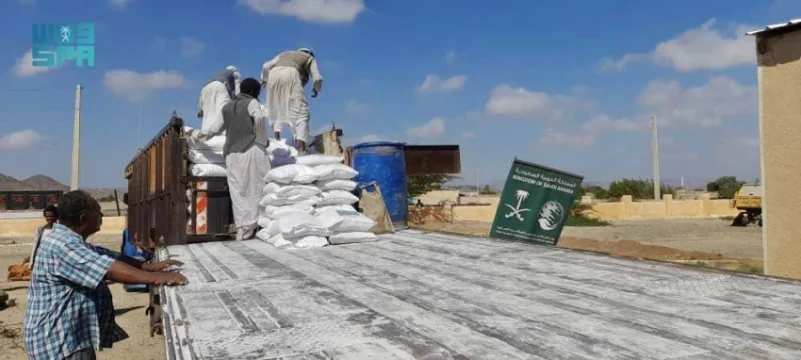 "سلمان للإغاثة" يوزع أكثر من 10 أطنان من السلال الغذائية في "أمبدة"