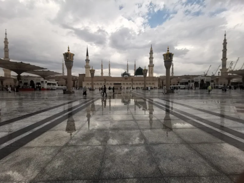 "الأرصاد" تنبه من رياح نشطة وسحب وأمطار رعدية على مكة والمدينة والباحة