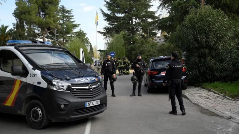 بعد انفجار بالسفارة الأوكرانية.. رسائل مفخخة لرئيس وزراء إسبانيا
