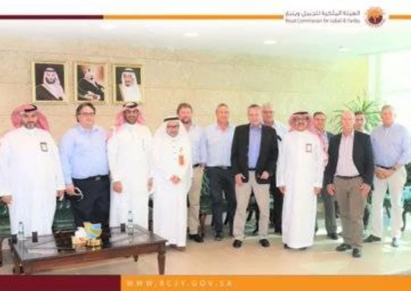 الرئيس التنفيذي للهيئة الملكية بينبع يلتقي ممثلي شركة "اي ڤي ميتالز العربية للصناعة"