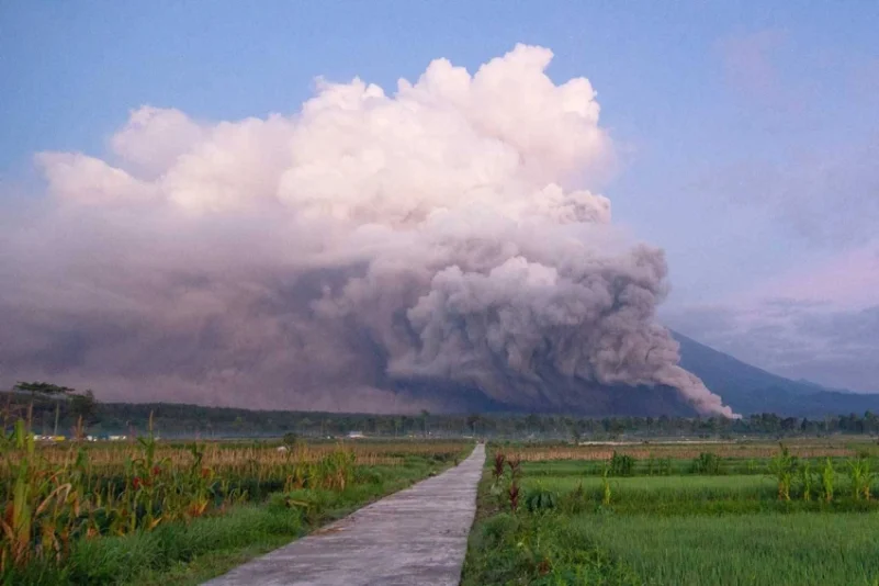 تراجع نشاط بركان سيميرو في إندونيسيا