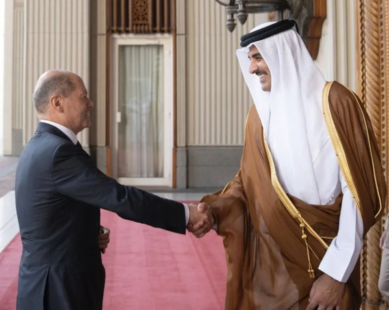 أمير قطر والمستشار الألماني يستعرضان التعاون والصداقة (هاتفيًا)