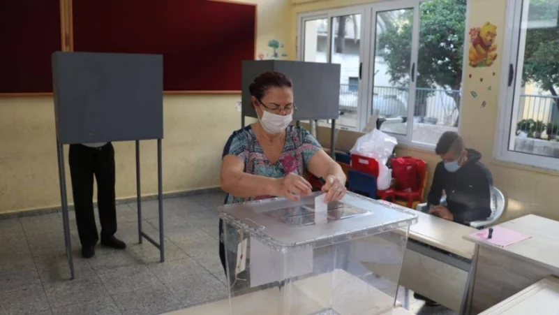 الناخبون في قبرص يدلون بأصواتهم في الانتخابات الرئاسية