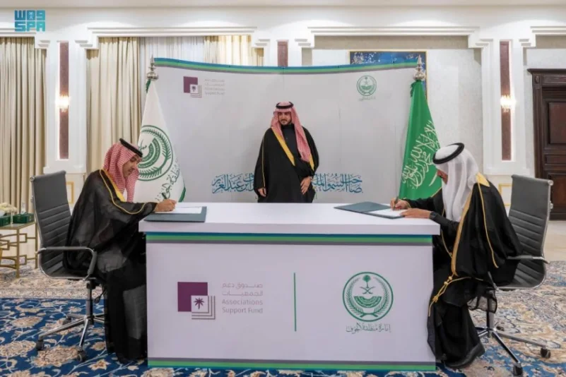 أمير الجوف يشهد توقيع اتفاقية لتأسيس أول صندوق فرعي لدعم جمعيات المنطقة