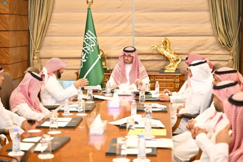 محافظ جدة يرأس اجتماعاً لمناقشة استعدادات وزارة الشؤون الإسلامية لموسم رمضان