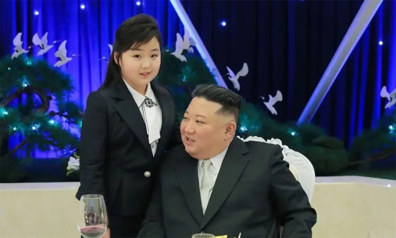 ابنة الزعيم كيم عند حضورها تجربة صاروخية!