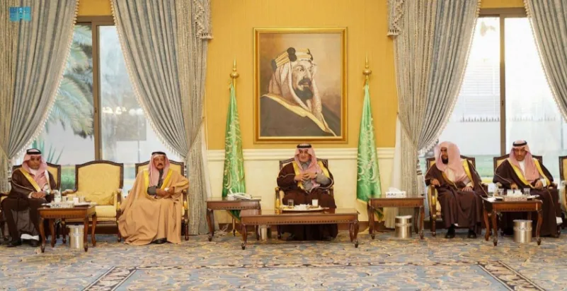 أمير تبوك ينوّه باللحمة الوطنية الصادقة التي تميز المجتمع السعودي