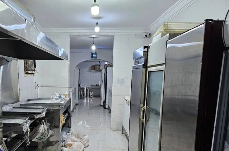 ضبط شقة سكنية لتخزين وتحضير الأطعمة والمواد الغذائية في جدة