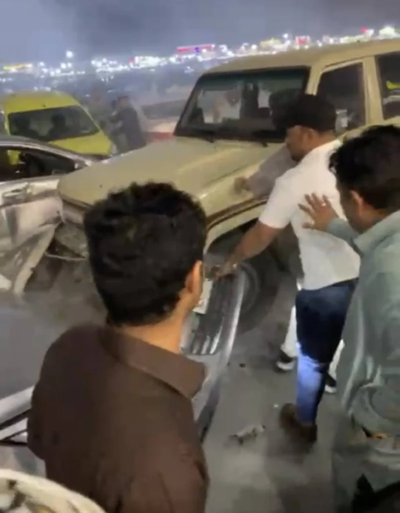 شرطة الرياض تقبض على شخص لصدمه مركبات عمدًا وإطلاق النار في الهواء