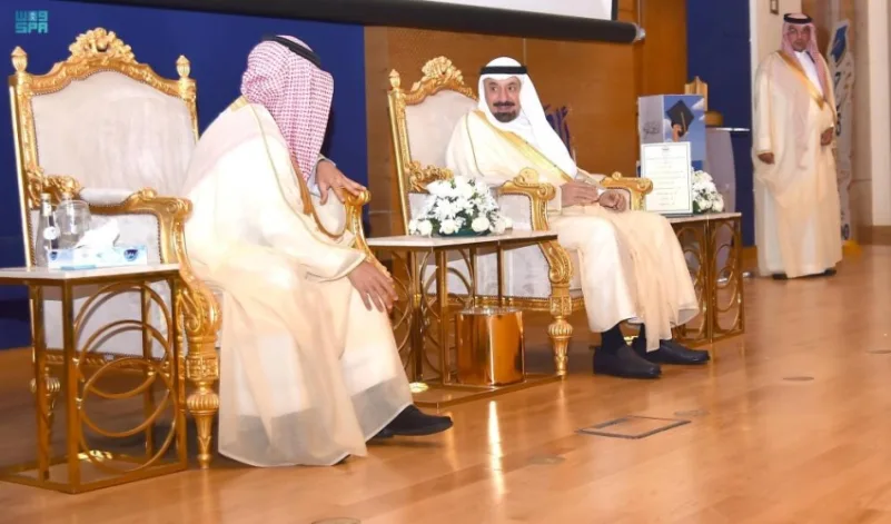 الأمير جلوي بن عبدالعزيز يرعى حفل تخريج 5642 طالباً وطالبة بجامعة نجران
