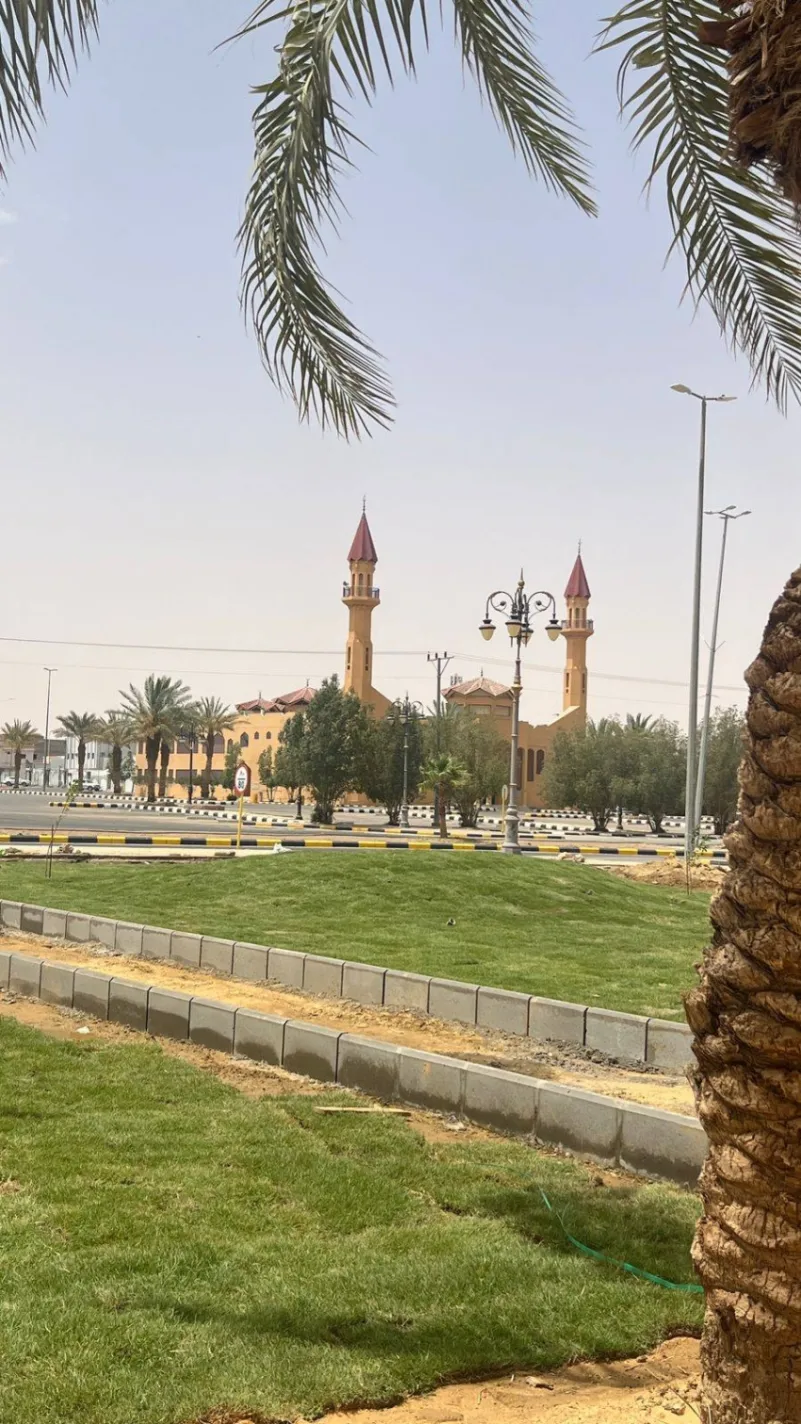 بلدية تيماء تُعيد تأهيل منتزه الأمير فهد بن سلطان بالمسطحات الخضراء