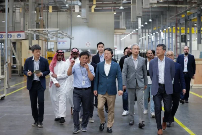 الرئيس التنفيذي يزور مصنع إل جي لحلول الهواء في المملكة العربية السعودية في تأكيد لالتزام الشركة بالجودة والابتكار