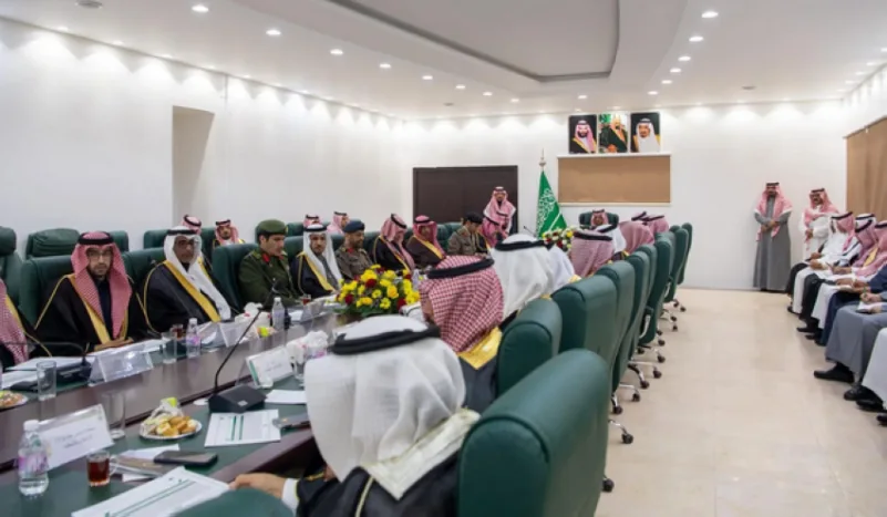 نائب أمير مكة يواصل جولاتة التفقدية بزيارة محافظة المويه