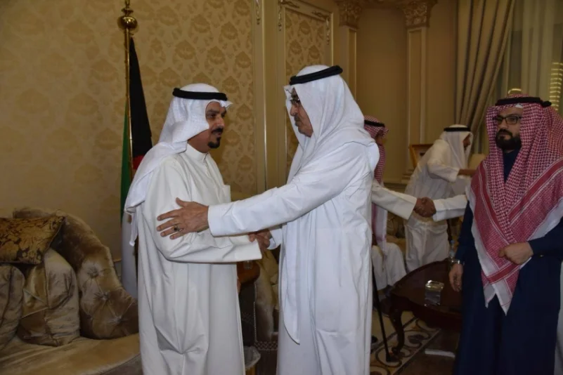 القنصل الكويتي بجدة يتلقى التعازي في وفاة شقيقه
