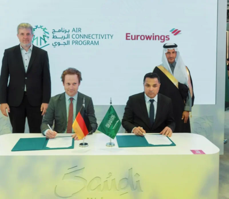 الخطيب يشهد توقيع اتفاقية بين برنامج الربط الجوي وخطوط "يورو وينغز" الألمانية