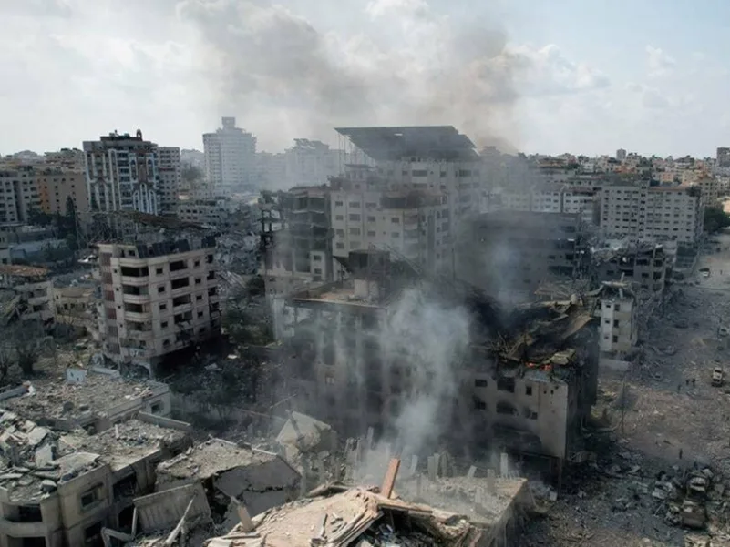استشهاد 49 فلسطينيًا جراء القصف الإسرائيلي على وسط قطاع غزة